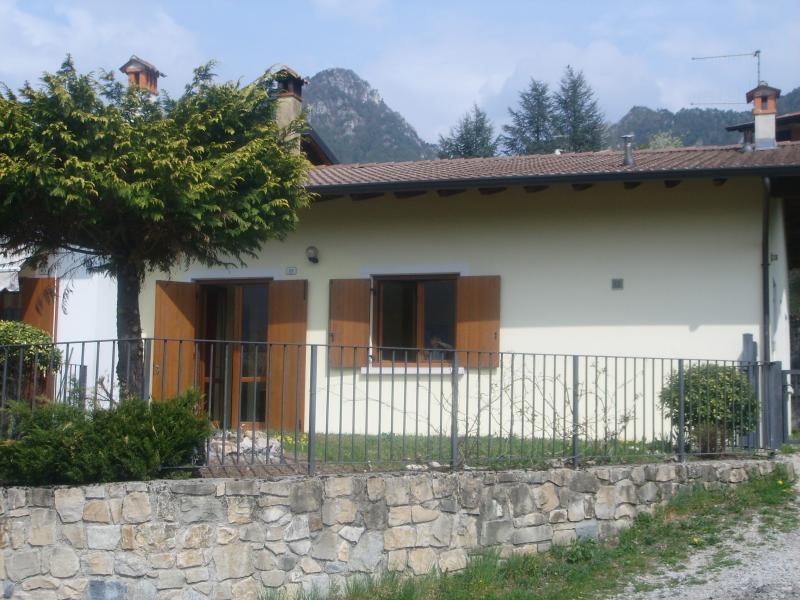 Casa Lucia 1 vista dall'esterno - lago di Idro - Hotel Alpino