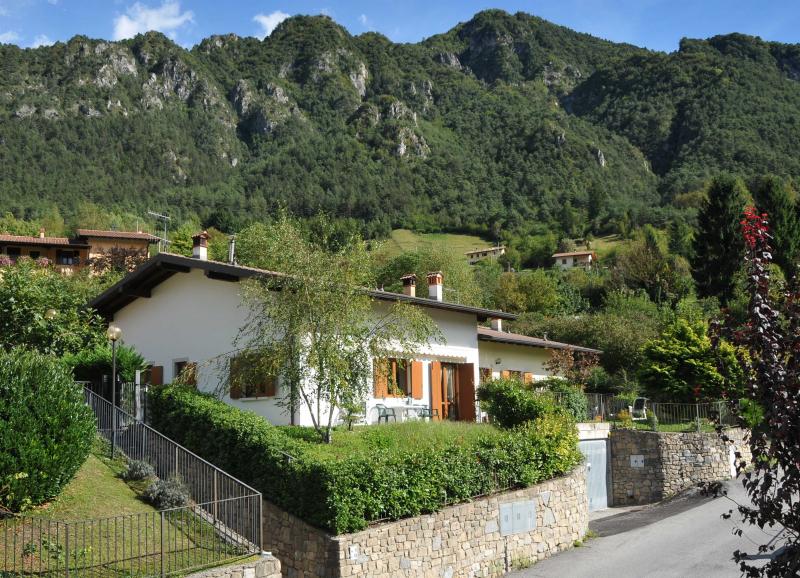 Casa Lucia vista dall'esterno - lago di Idro - Hotel Alpino