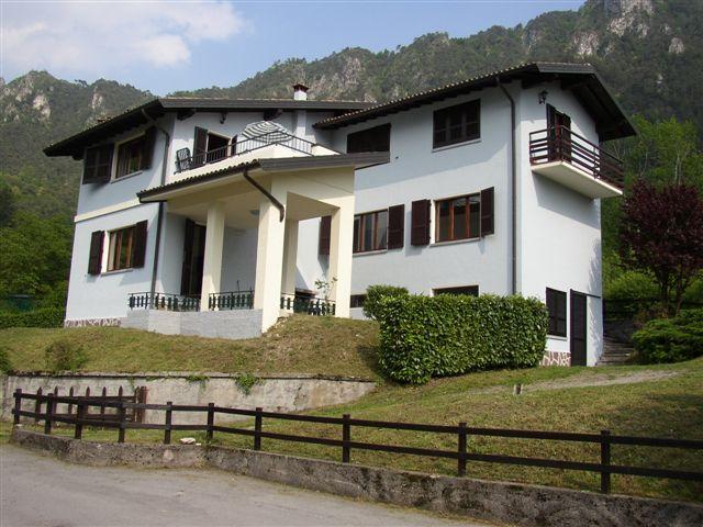 Casa Maria buiten, Hotel Alpino, Idromeer