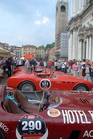 La 1000 miglia storica in partenza dalla città di Brescia