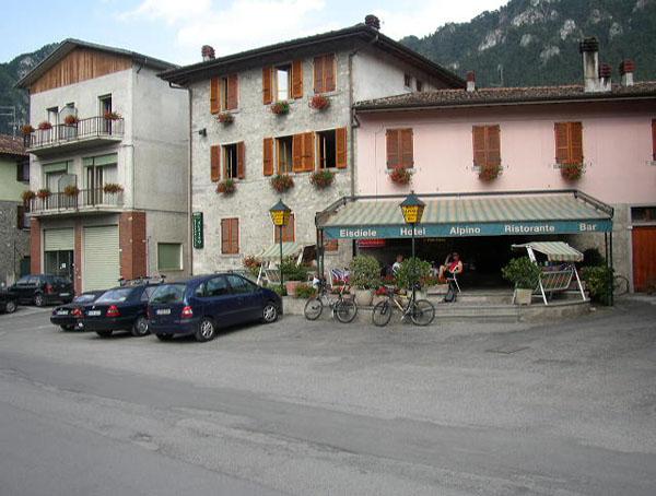 Lago di Idro, Hotel Alpino fronte lago