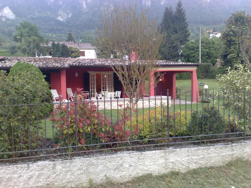 Villa Stefano draußen, Hotel Alpino, Idro See